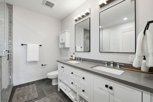 2762 N Lincoln Avenue 401, Chicago, IL 60614