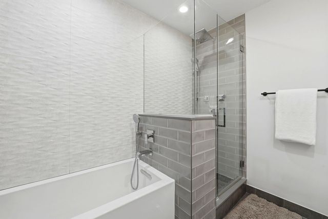 2762 N Lincoln Avenue 401, Chicago, IL 60614