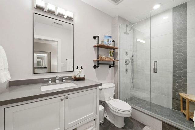 2762 N Lincoln Avenue 401, Chicago, IL 60614