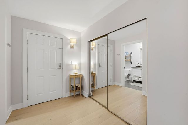 2762 N Lincoln Avenue 401, Chicago, IL 60614