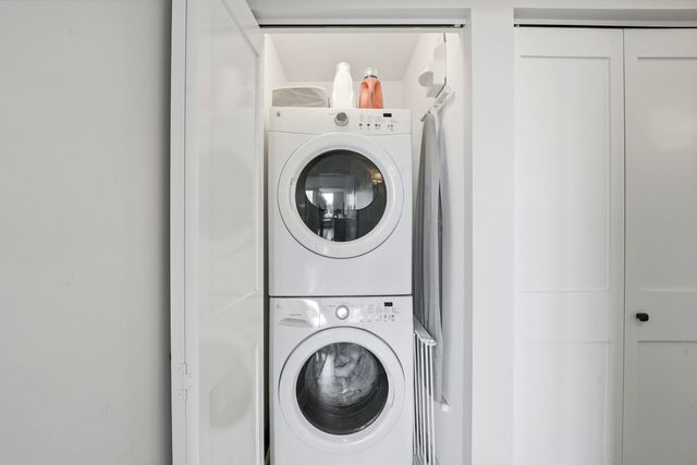 2762 N Lincoln Avenue 401, Chicago, IL 60614