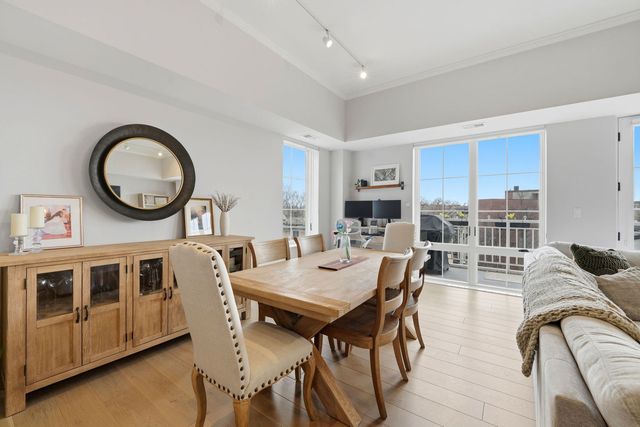 2762 N Lincoln Avenue 401, Chicago, IL 60614