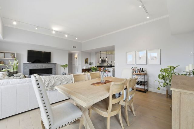 2762 N Lincoln Avenue 401, Chicago, IL 60614