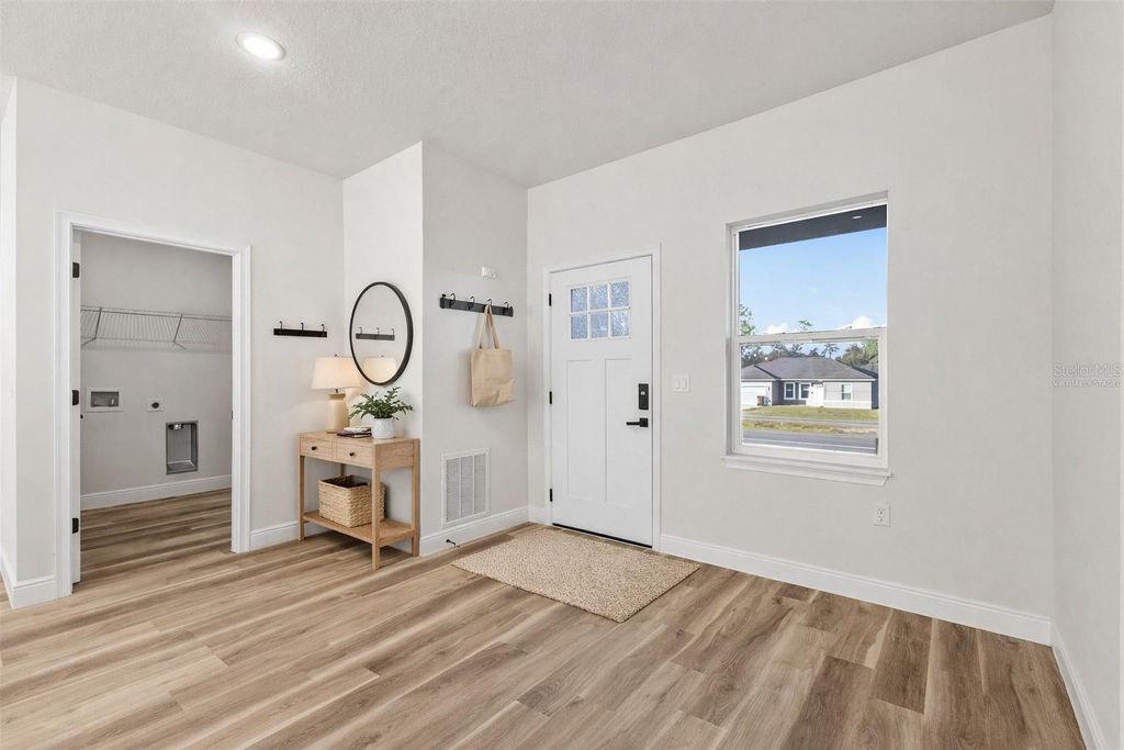 Image 5 of property listing at 8273 N DOWNER WAY, Citrus Springs, FL 34434