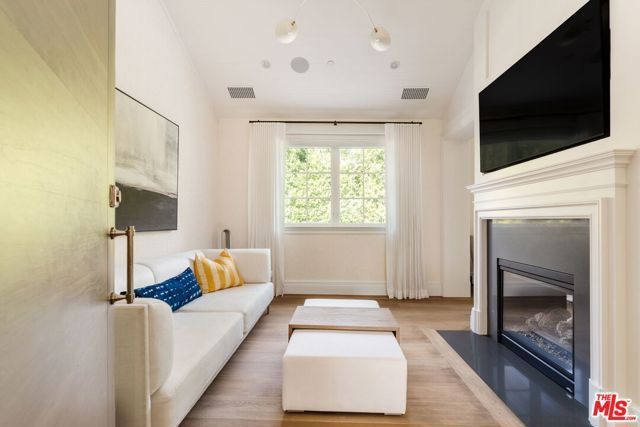 957 Corsica Drive, Pacific Palisades (los Angeles), CA 90272
