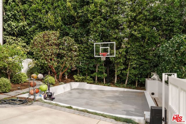 957 Corsica Drive, Pacific Palisades (los Angeles), CA 90272