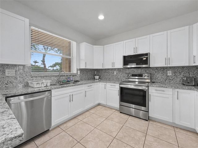 363 NE 25th Ter, Homestead, FL 33033