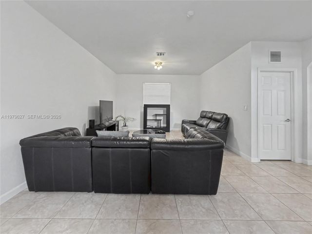 363 NE 25th Ter, Homestead, FL 33033