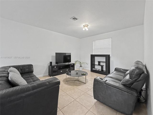 363 NE 25th Ter, Homestead, FL 33033