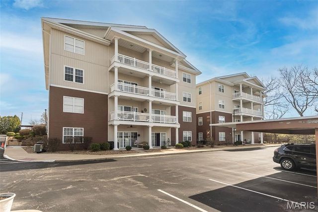 1507 S Old Highway 94 308, St Charles, MO 63303