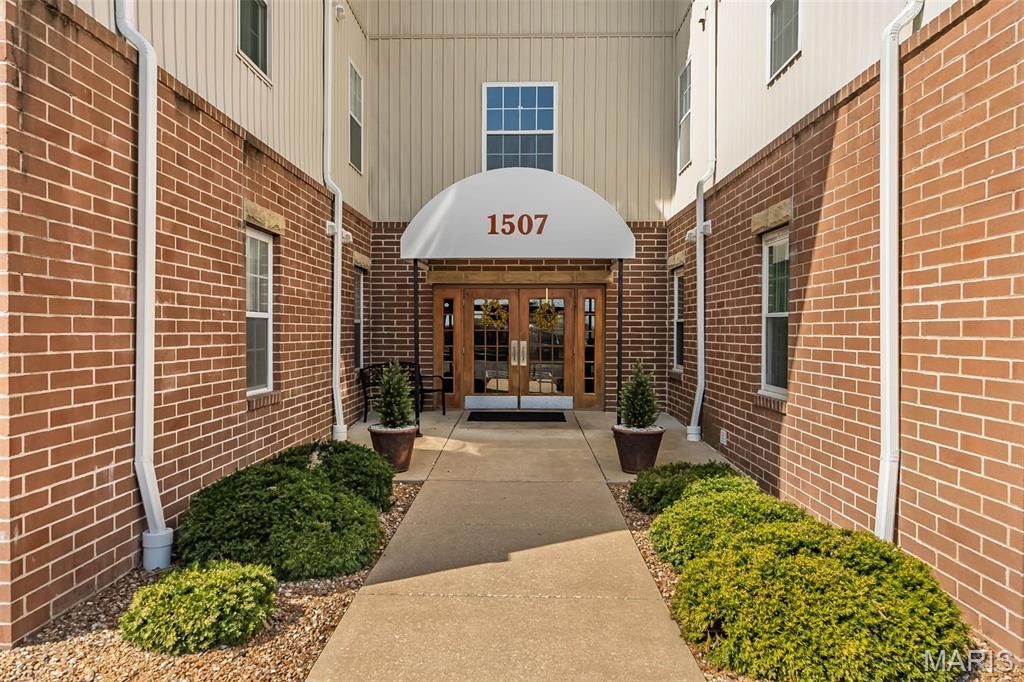 1507 S Old Highway 94 308, St Charles, MO 63303