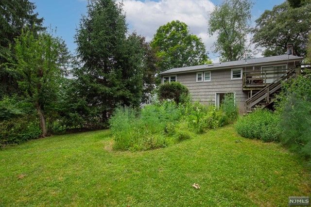 77 Oneida Avenue, Oakland, NJ 07436