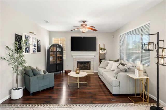 5832 Pine Valley, Fontana, CA 92336