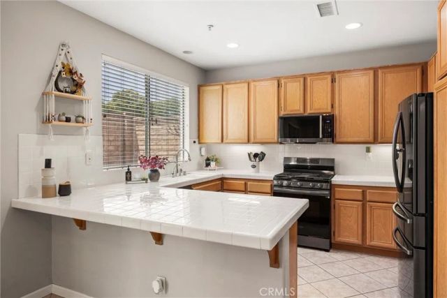 5832 Pine Valley, Fontana, CA 92336