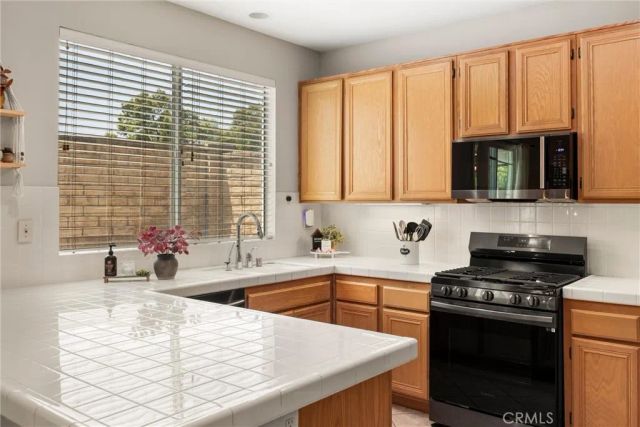 5832 Pine Valley, Fontana, CA 92336