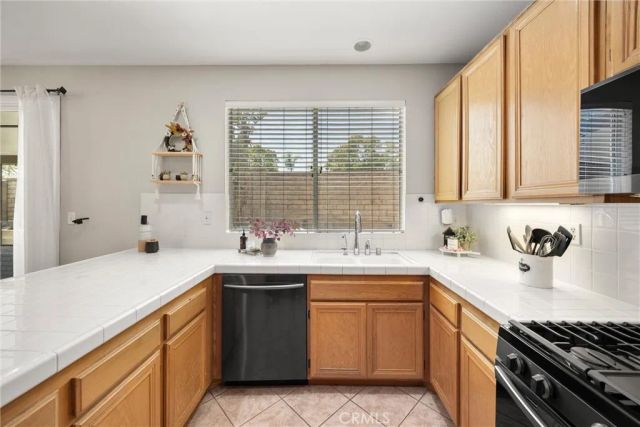 5832 Pine Valley, Fontana, CA 92336