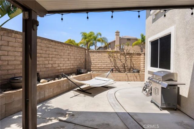 5832 Pine Valley, Fontana, CA 92336