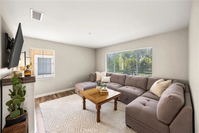 5832 Pine Valley, Fontana, CA 92336