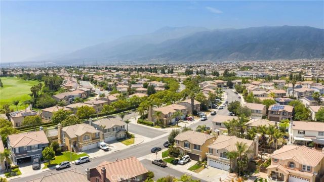 5832 Pine Valley, Fontana, CA 92336