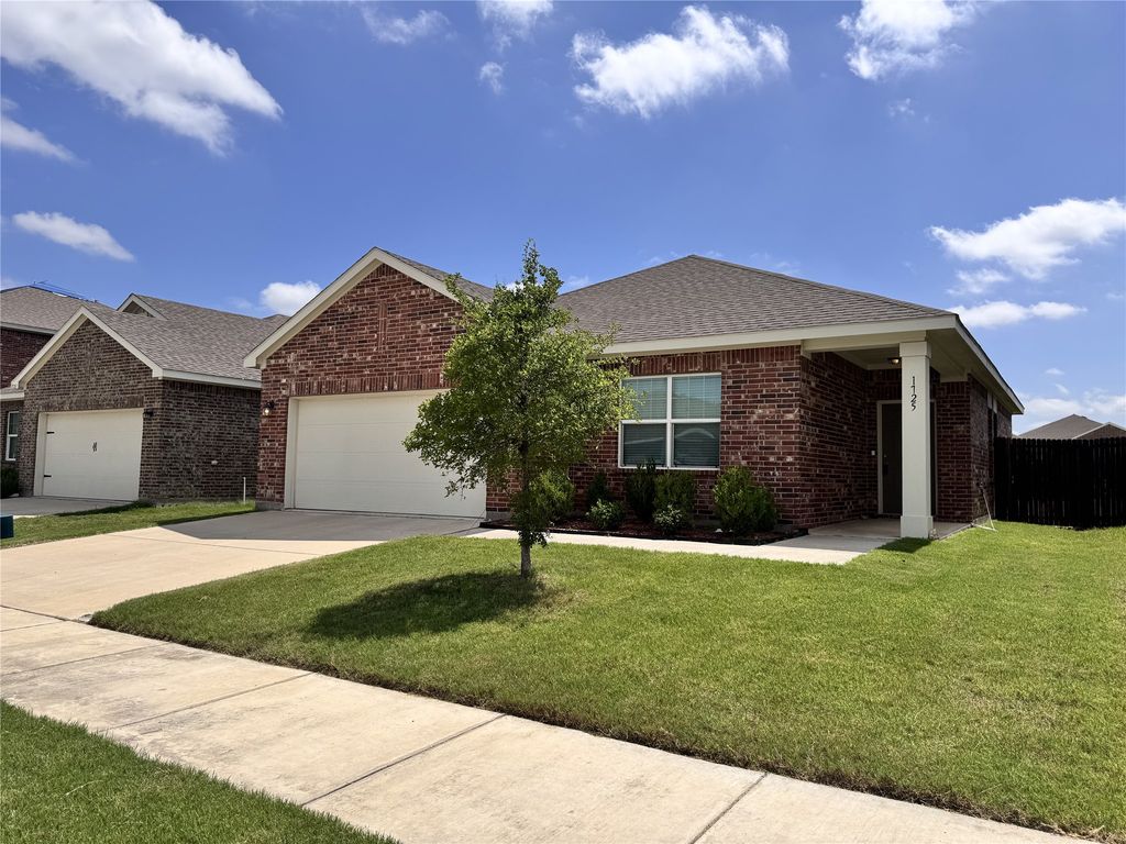 1725 Escondido Drive, Fort Worth, TX 76052