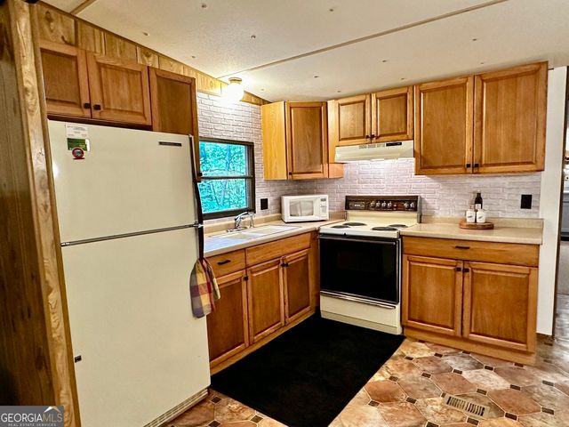 4395 White Oak Drive, Hiawassee, GA 30546