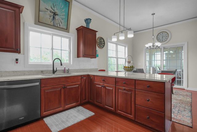 390 Laurel Oak Lane, Heath, OH 43056