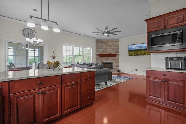 390 Laurel Oak Lane, Heath, OH 43056