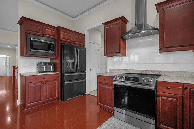390 Laurel Oak Lane, Heath, OH 43056