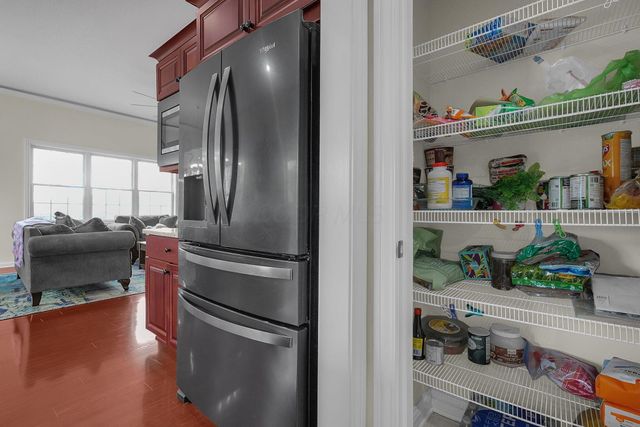 390 Laurel Oak Lane, Heath, OH 43056