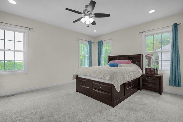 390 Laurel Oak Lane, Heath, OH 43056