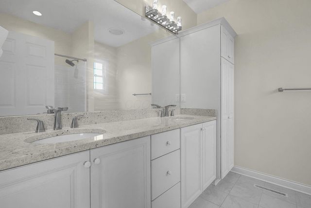 390 Laurel Oak Lane, Heath, OH 43056