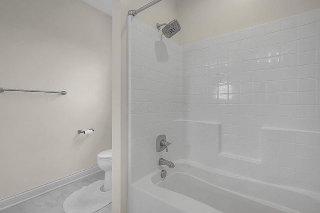 390 Laurel Oak Lane, Heath, OH 43056