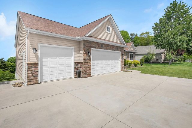 390 Laurel Oak Lane, Heath, OH 43056