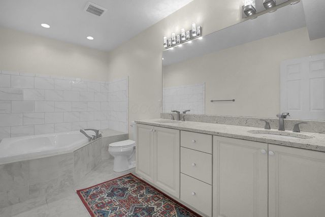 390 Laurel Oak Lane, Heath, OH 43056