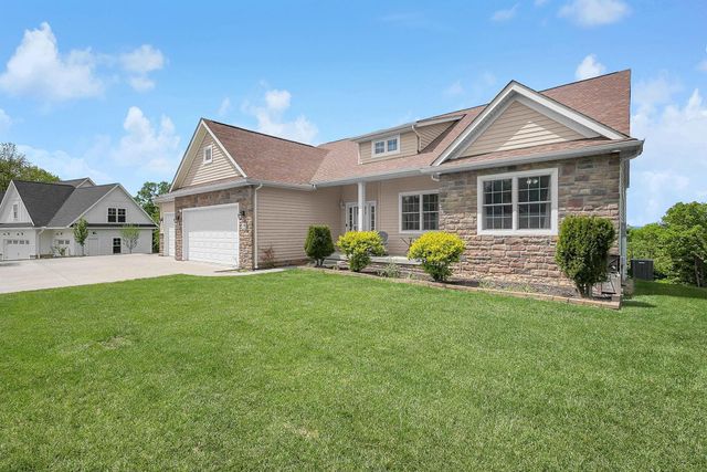 390 Laurel Oak Lane, Heath, OH 43056