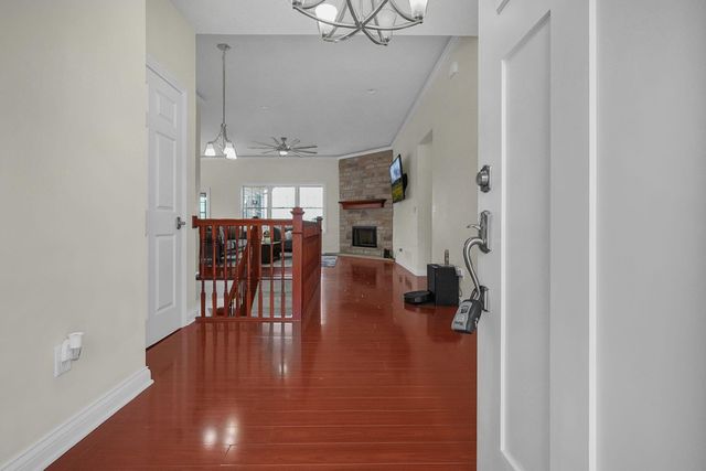 390 Laurel Oak Lane, Heath, OH 43056