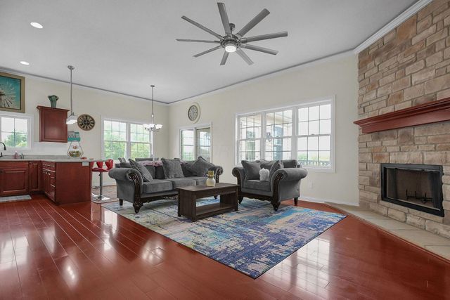 390 Laurel Oak Lane, Heath, OH 43056