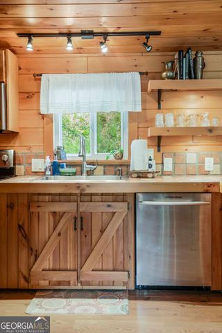 1390 Snake Nation Road, Blue Ridge, GA 30513