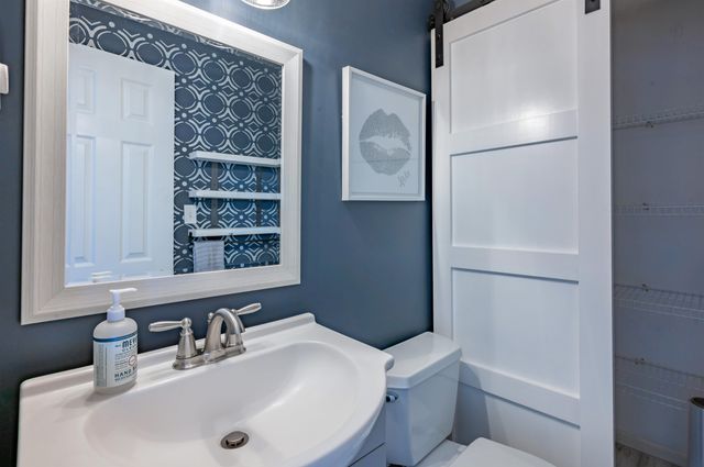 21 Silverton Drive, Nashua, NH 03062