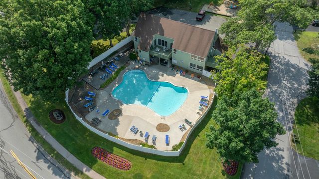 21 Silverton Drive, Nashua, NH 03062
