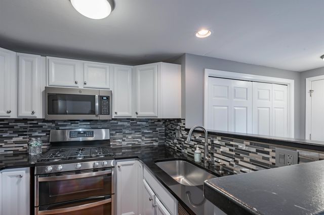 21 Silverton Drive, Nashua, NH 03062