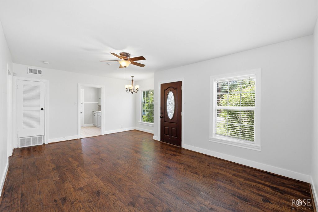 Image 4 of property listing at 1817 Martin Street, San Angelo, TX 76901