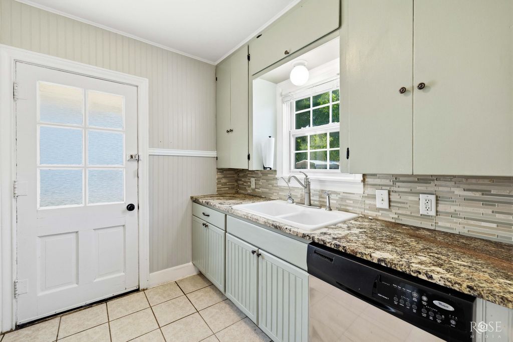 Image 8 of property listing at 1817 Martin Street, San Angelo, TX 76901