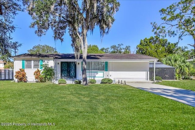 5261 Circle Drive, Weeki Wachee, FL 34607