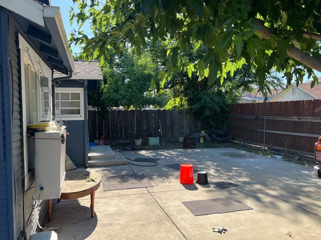 2033 S Madison St, Stockton, CA 95206