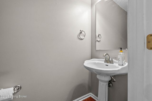 6226 Camden Cir, Crestwood, KY 40014