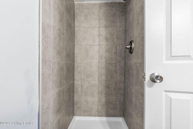 6226 Camden Cir, Crestwood, KY 40014