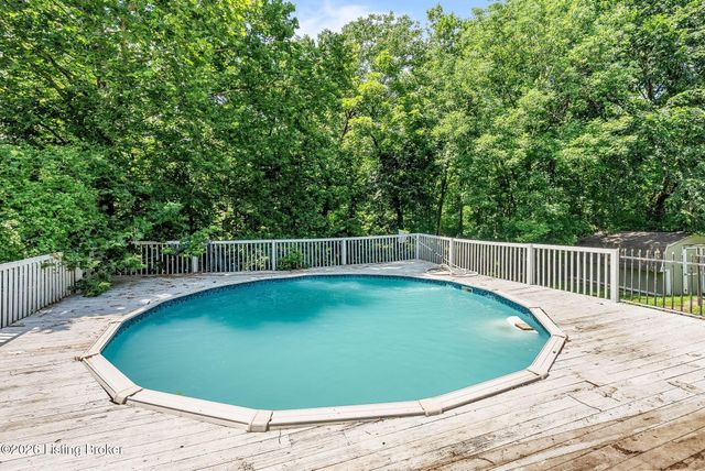 6226 Camden Cir, Crestwood, KY 40014