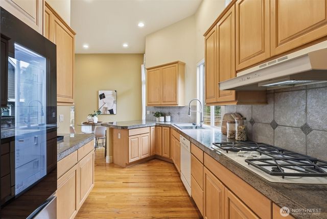 11229 NE 116th Place, Kirkland, WA 98034