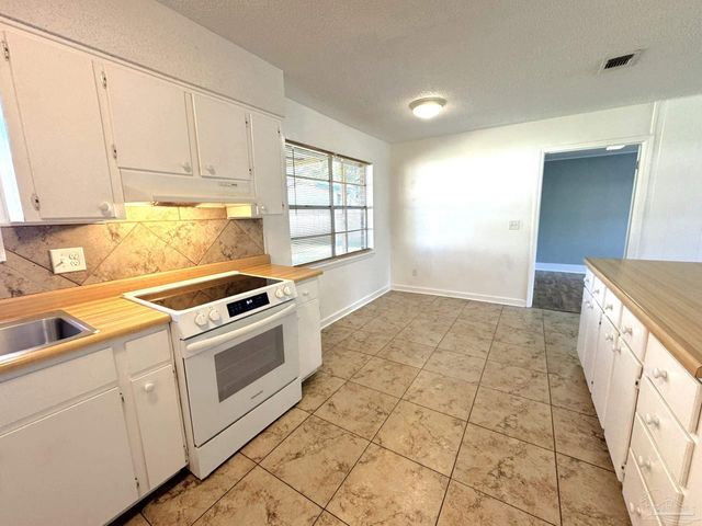 1820 Nestle Dr, Pensacola, FL 32534